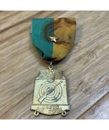 Vintage JROTC Air Rifle Medal with Ribbon Military Militaria KG JD - $271.27 MXN