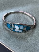 Blue Enamel w White Mother of Pearl Inlaid Flower Nonmagnetic Silver Hinged Bang - £13.18 GBP