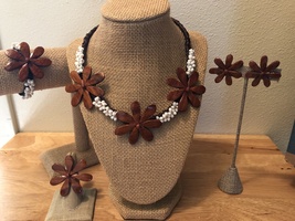 Koa Wood Tiare Flowers &amp; White Mongo Shell Plumeria Jewel Set,Hawaiian Jewelry - £87.72 GBP