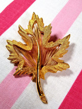 Gorgeous Vintage MONET Gold Maple Leaf and Wire Design Pin Back Brooch - £15.72 GBP