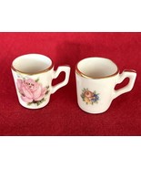 2 Vintage Miniature Dollhouse Porcelain Mugs Gilt Trim Floral Design 1&quot; ... - $186.88 MXN