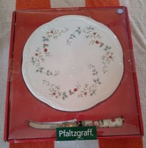 Pfaltzgraff China Co. WINTERBERRY Round Footed Scalloped CheeseTray W/ Knife - £20.72 GBP