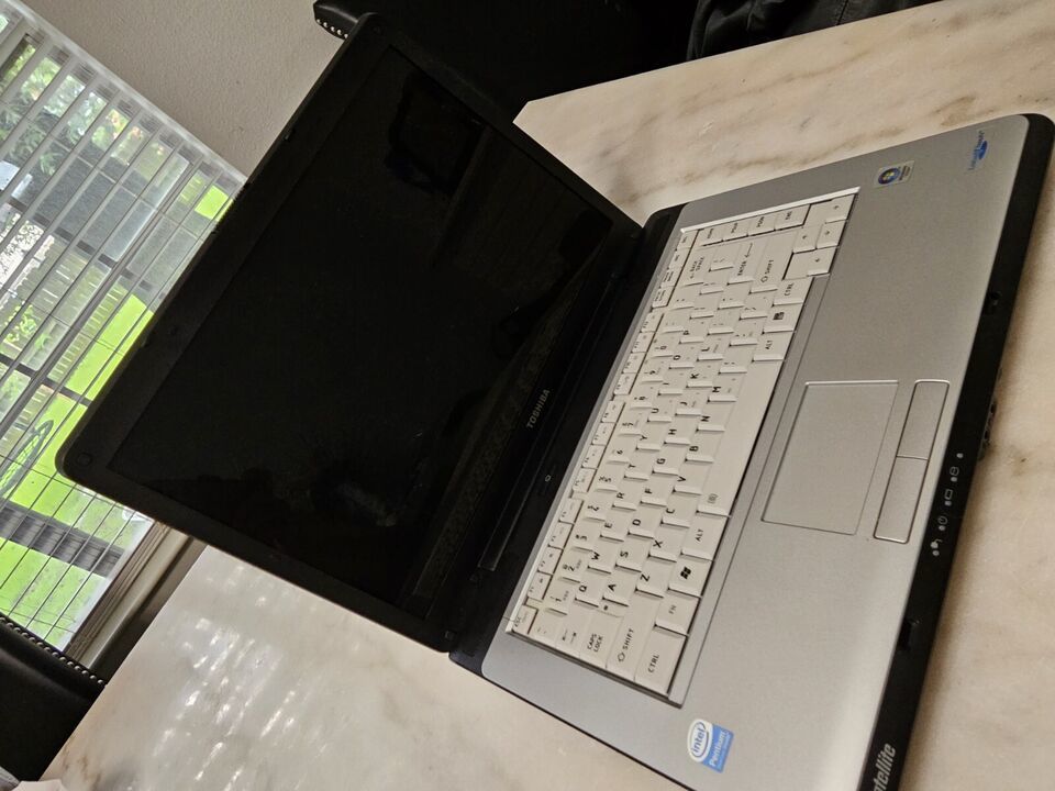 Toshiba Satellite A205-S4577 Windows 15.4&quot;, Not Working, For Repair, As-Is - $32.73