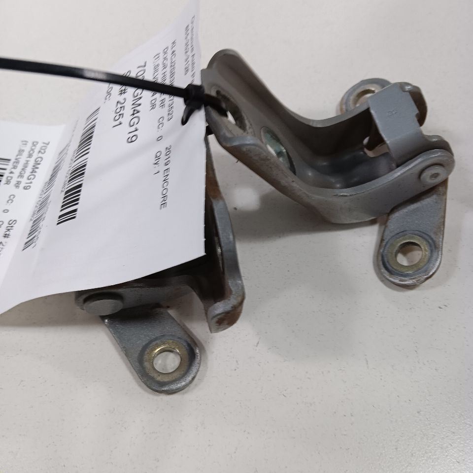 Buick Encore Door Hinge Set Right Front Passenger  2019 2018 2017 - $29.94