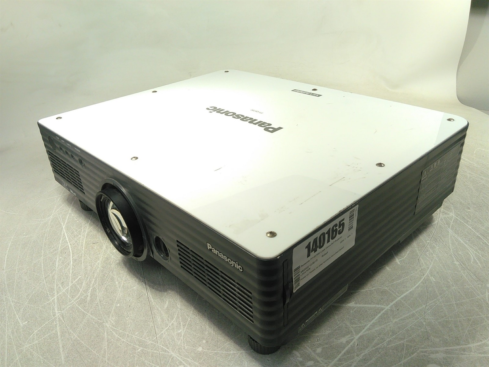 Shutter Error Panasonic PT-D5700U Large Venue DLP Projector AS-IS for Repair - $189.34