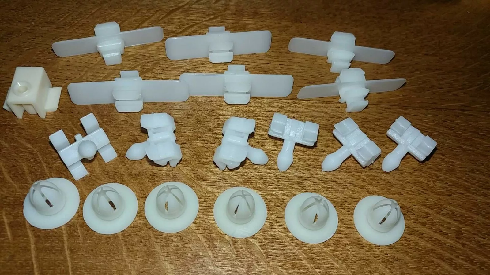 Mercedes W140 Moulding clips,front door (19pcs) - $68.41 CAD