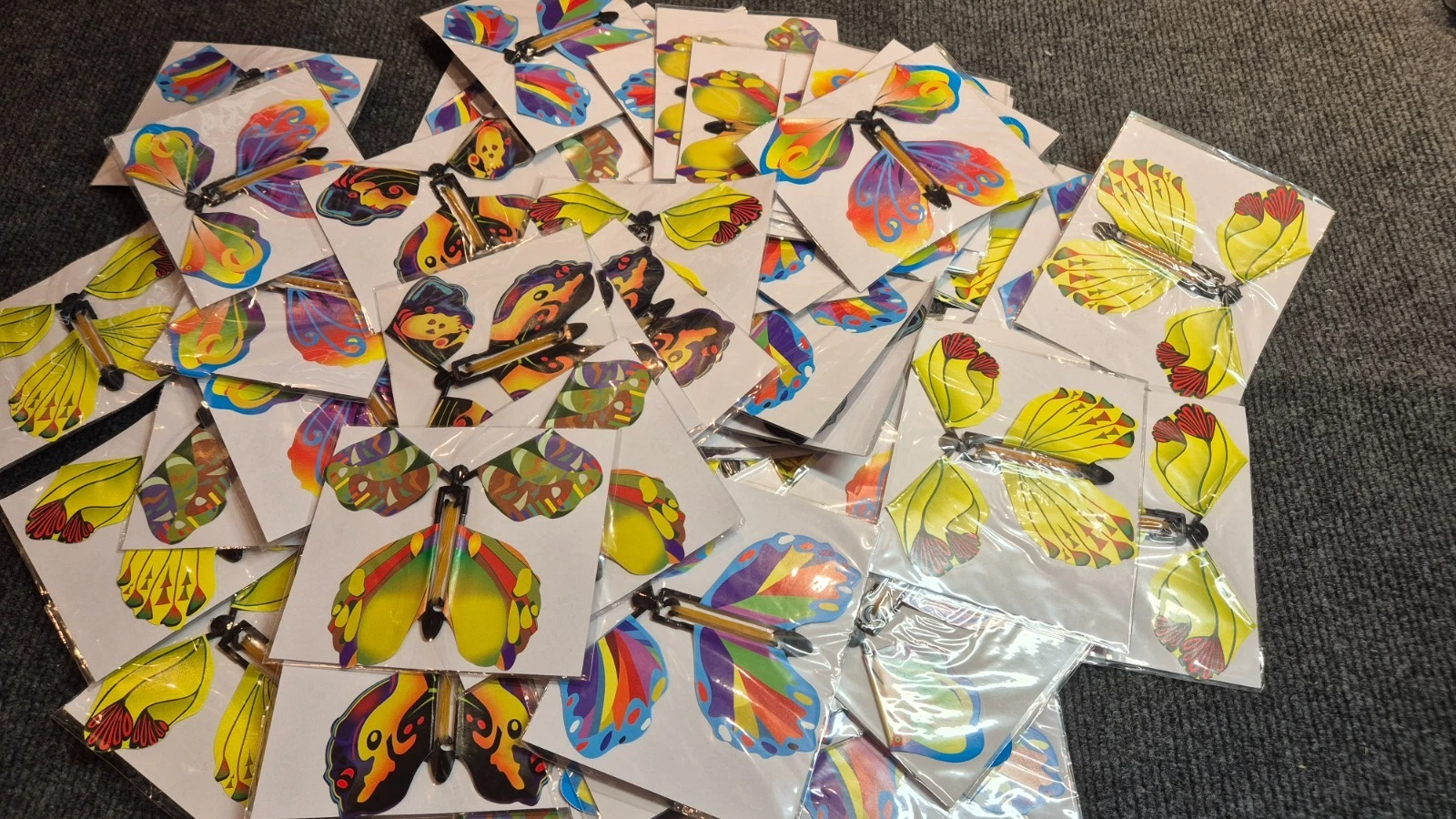 Lot of 5x MAGIC FLYER BUTTERFLY Wind Up Flying Toy Joke Prank Random col... - $13.67 CAD