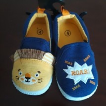 Wonder Nation Boys Slip On Shoes ROAR &amp; Lion Canvas Shoes Size 4 NEW - $10.69