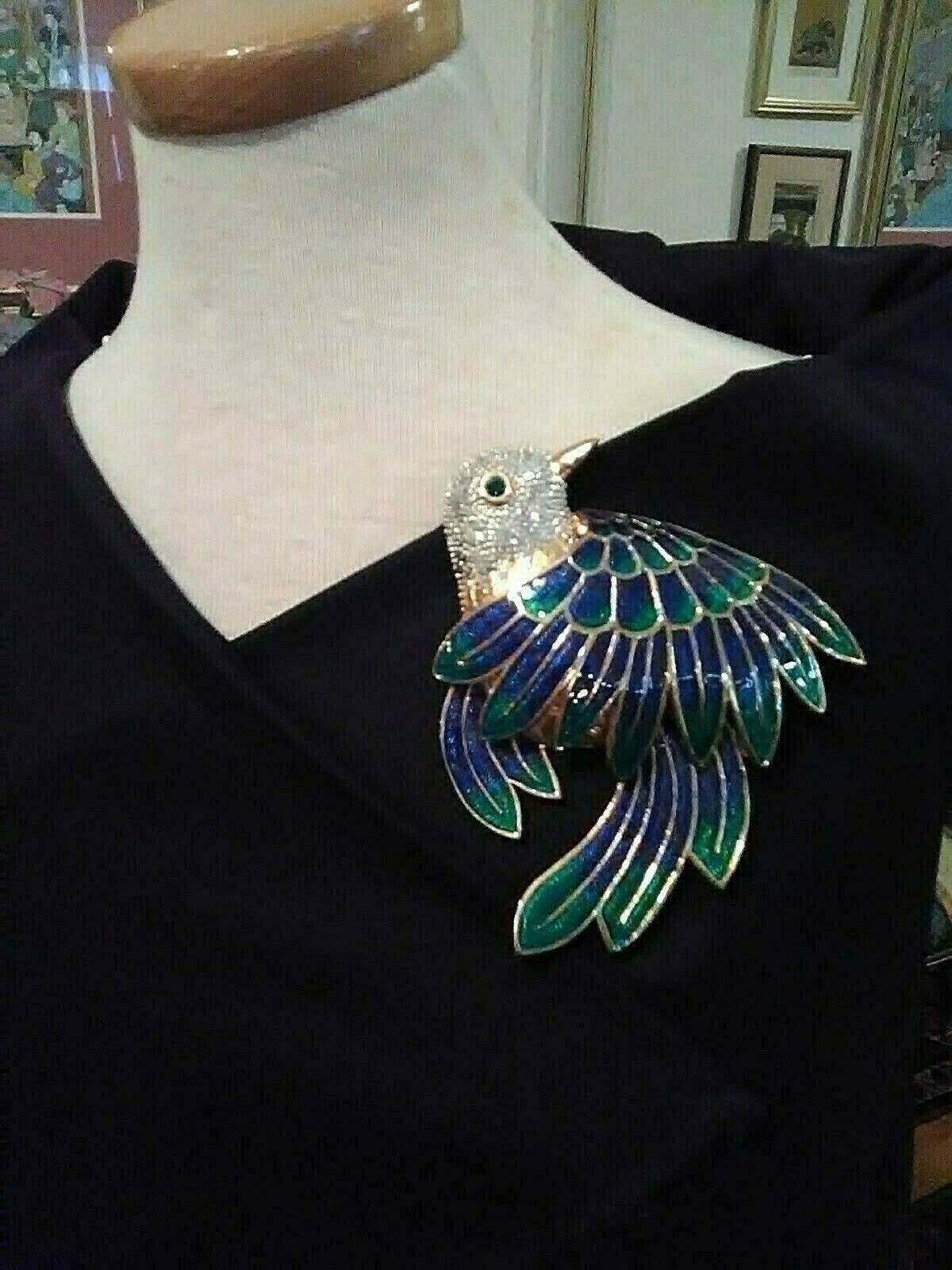 Primary image for VINTAGE GOLDEN PIN BROOCH GORGEOUS BLUE GREEN ENAMELLED LOVE BIRD