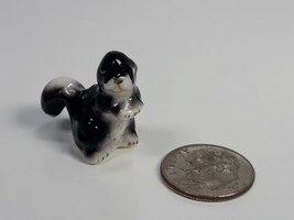 Vtg Hand Painted Porcelain Miniature Skunk Figurine Unbranded - £6.44 GBP