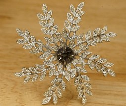 Vintage Costume Jewelry 1963 Sarah Coventry Evening Snowflake Rhinestone Pin - £19.77 GBP