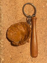 MLB Glove &amp; Bat Keychain *Pre Owned* DTB - $9.99