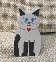 Hand Painted Cream Brown Wood Cat Figurine w Blue Eyes Artist Initials S... - £4.67 GBP