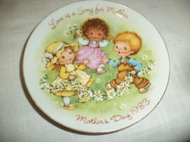 Vintage Avon 1983 &quot;Love Is A Song&quot; Mother&#39;s Day Plate - £7.84 GBP