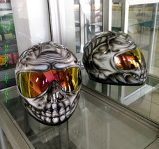 PREDATOR  MOTORCYCLE HELMET    - $325.83 CAD