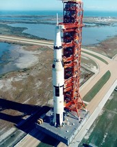 Nasa Apollo 17 Saturn V Space Rocket At Launch Pad 8X10 Photograph Reprint - £6.63 GBP