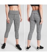 Athleta Ultimate Linear Lines Capri (531307) Black, White - Medium - $678.75 MXN