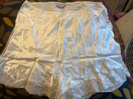 Vtg Trousseaux By Erris Rayon / Lace Womens Sleep Short, Ivory Size 26 - £65.65 GBP