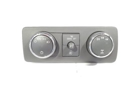 2011 GMC Sierra 3500 OEM Headlight Control Cracked Clip 4x4  - £58.40 GBP