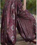 SILVER AND BURGUNDY CLASSIC ASSUIT PRINT ATS REN FAIRE GYPSY PANTALOONS  - $1,628.40 MXN