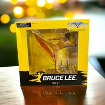 Gallery Series Bruce Lee 9-Inch PVC Figure Statue [Kicking Version] - £48.99 GBP