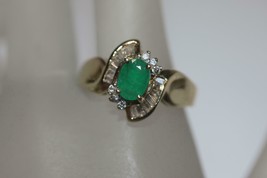 Fine 14K Yellow Gold Swirl Design Natural Emerald Baguette Diamond Ring Size 7 - £410.26 GBP