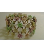 Extendable holder with colorful flowers - $2.54