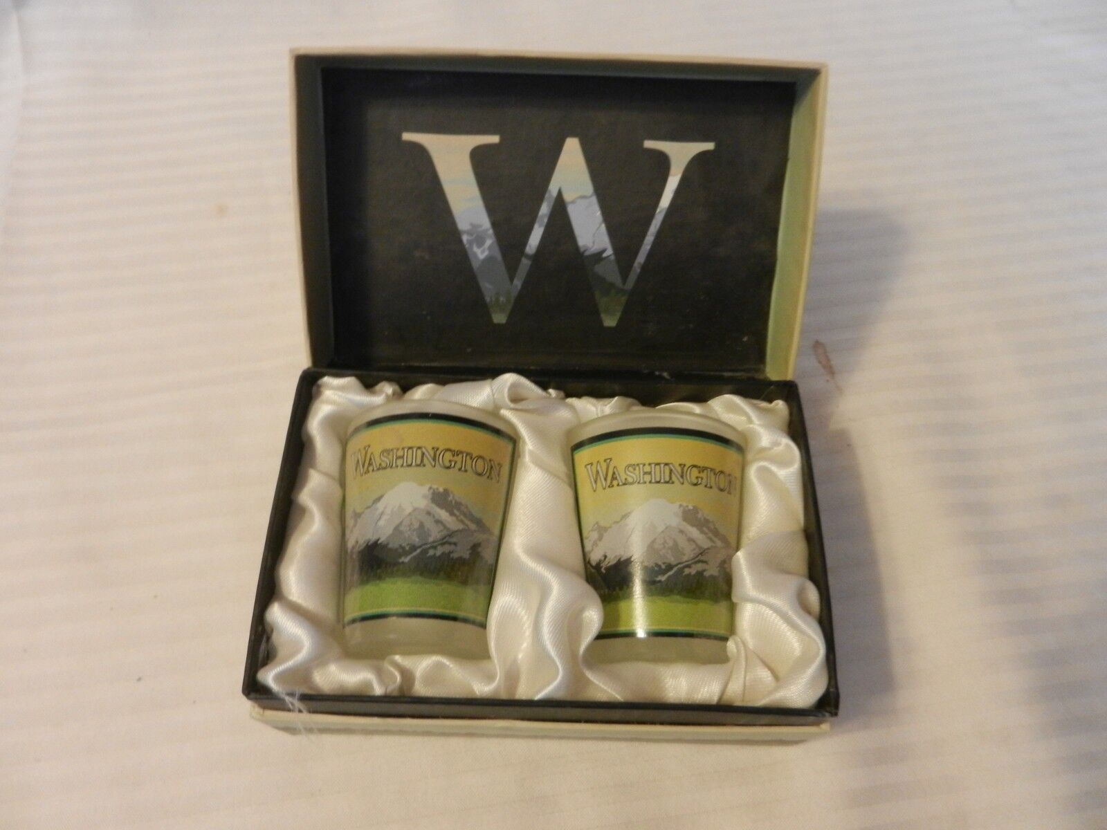 Primary image for Pair of Washington State Shot Glasses Mountain Views Brand New in Box