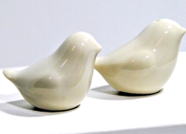 Vintage Salt &amp; Pepper Shakers 2 Small White Birds Simple Design 2 1/4&quot; x... - $10.95