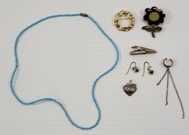 *B) Vintage Junk Drawer Mixed Lot Costume Jewelry Brooch Clip Charm Earrings - £5.99 GBP