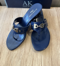 AK Anne Klein Dark Blue Patent w Silver Tone Hardware Thong Sandle womens sz 7.5 - £24.02 GBP
