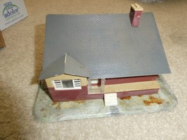 Vintage HO Scale Plastic Suburban House Building TLC - $310.15 MXN