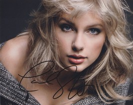 Taylor Swift Autographed Glossy 8x10 Photo - £118.86 GBP