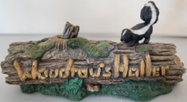 Woodrow&#39;s Holler Figurine Skunk On Log Artist Scooter Made By CCL VTG 1998 - £21.98 GBP