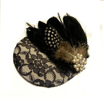 Hat fascinator, Black  feather facinator 40s50s  Black &amp; White Fascinator, Feath - £24.63 GBP