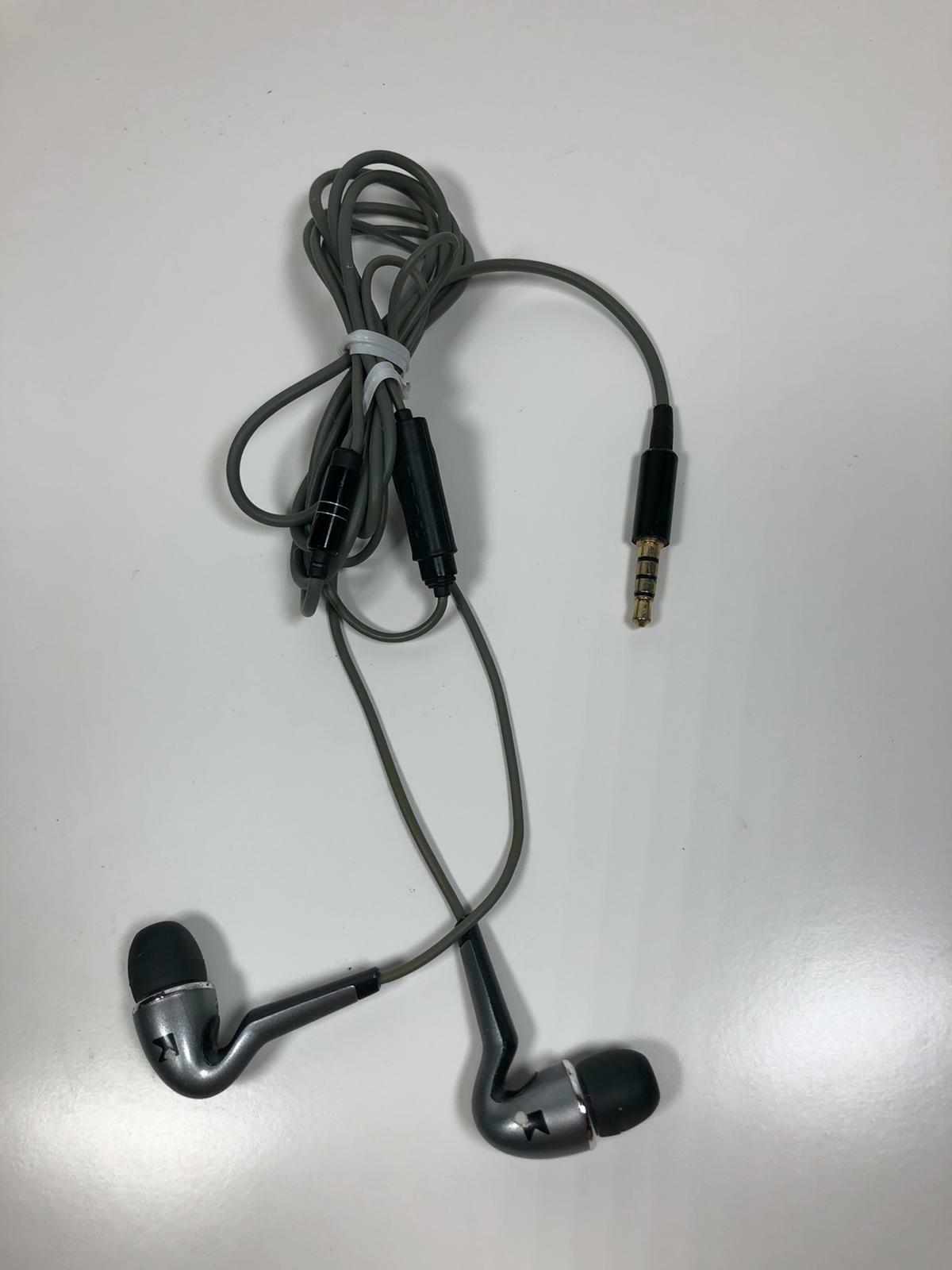 Modal Intrauricular con Cable Auriculares Estéreo - Negro - $8.89