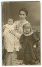 CIRCA 1900&#39;S CDV Featuring Beautiful Mother with Adorable Children in Studio - £7.46 GBP
