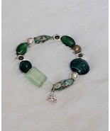 AVON Holiday Beaded Bracelet &quot;GREEN&quot; (Stretch Bracelet) ~ NEW!!! - £10.92 GBP