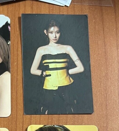 CHAERYUNG ITZY Offizielle Fotokarte [RATEN SIE WEN?]_Kpop Authentic - $6.94