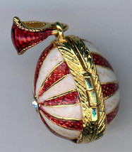 Russian Faux Pendant Red/Orange rays  w/crystals, inside an angel. - $816.05 MXN
