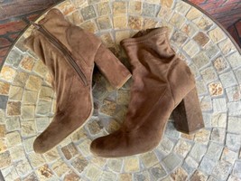 Mia Booties Size 8.5 Vickie Casual Side Zip Ankle Boots Brown Suede Fabric Heels - $18.05