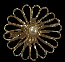 Vintage Gold Tone Faux pearl Brooch - £11.96 GBP