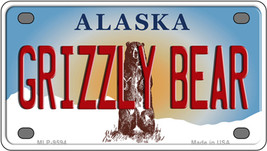 Grizzly Bear Alaska State Novelty Mini Metal License Plate Tag - $284.59 MXN