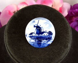 WINDMILL Scene Blue On White Clay POTTERY PIN Vintage Brooch Round Signed - £18.17 GBP