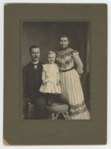 Antique 1902 Large Cabinet Card Beautiful Daughter, Mother &amp; Father Bradford, PA - £9.60 GBP