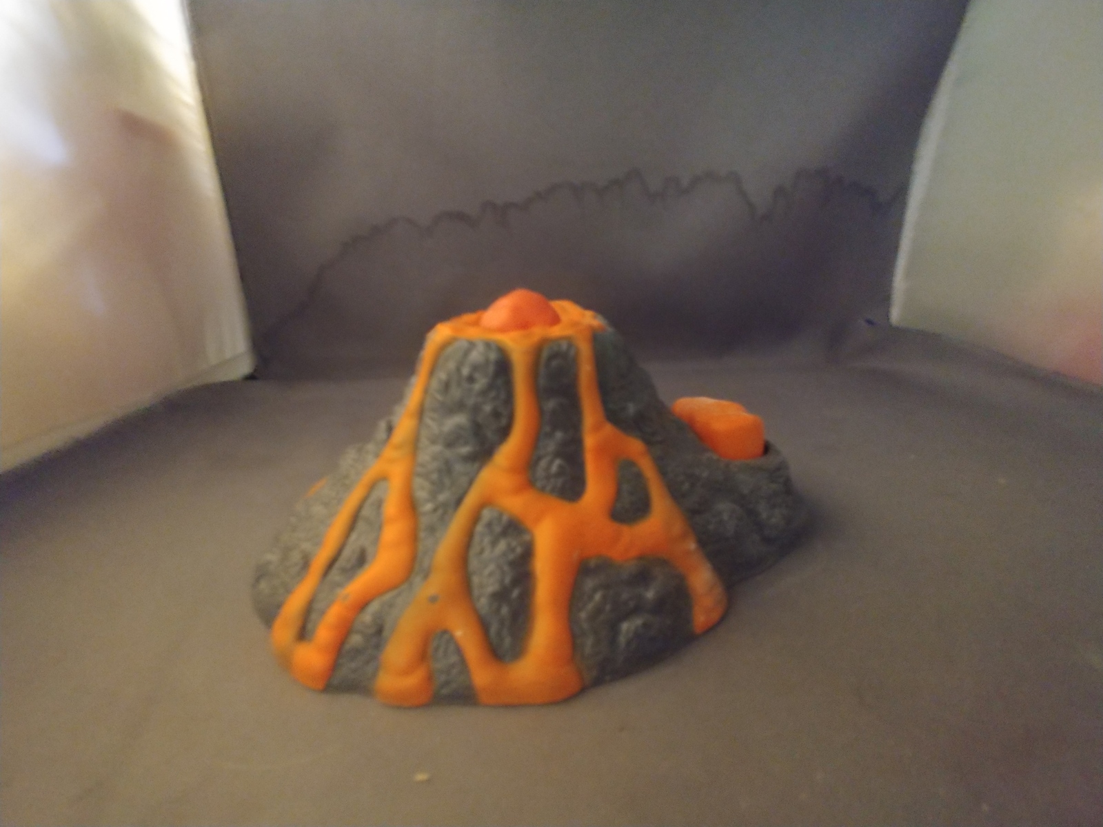 Hot Wheels Dinosaur Bone Yard Race Track Set--Replacement Piece Volcano  - $7.00
