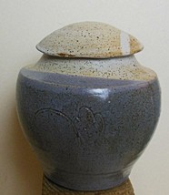 Studio Pottery Jar with Lid Hand Made Speckle Glaze Signed USA - £18.98 GBP