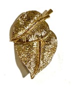 Vintage Gold Tone Double Leaf Brooch Textured Coat Pin - $17.15 CAD