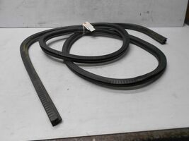 2003 ESCALADE RIGHT PASSENGER REAR DOOR TRIM WEATHER STRIP - $42.03 CAD