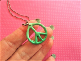 Vintage green peace sign necklaces-SET OF 2 - €6,87 EUR